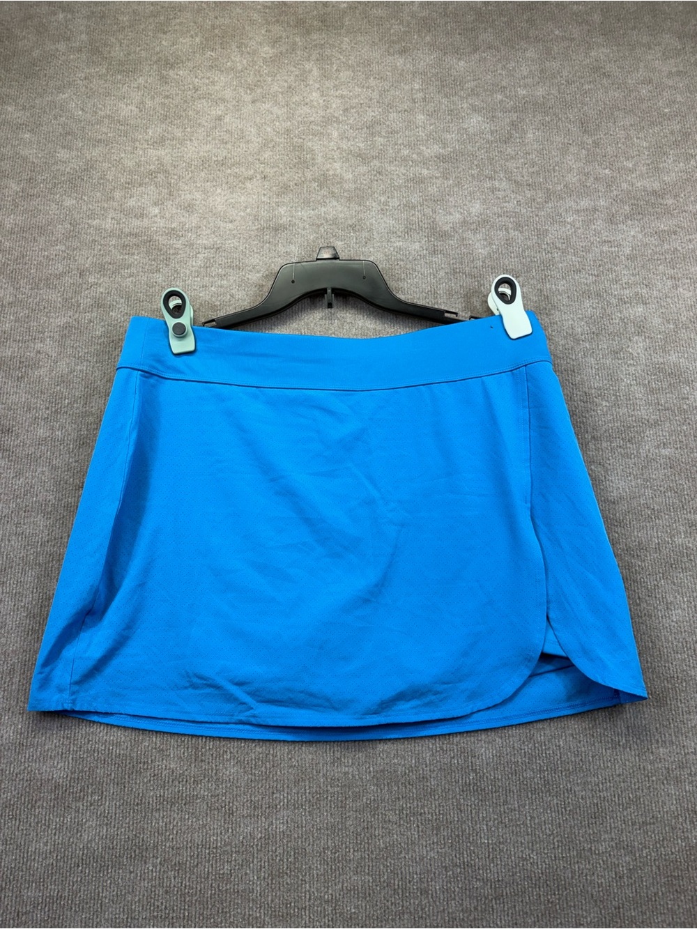 Callaway Skort Size XL  features a breathable, perforated fabric design.